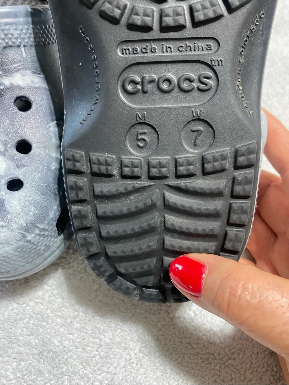 CROCS Men's Marble-Effect Black & Gray Clogs with Heel Strap